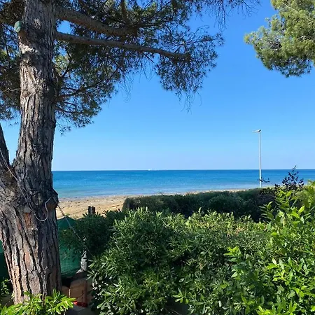 Beachfront Spina Apartment *
