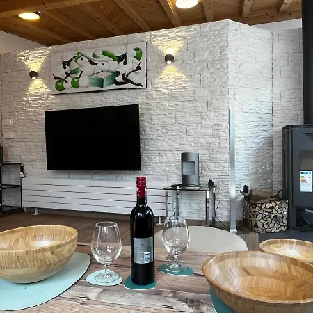 Beachfront Spina Apartment Pelegrin